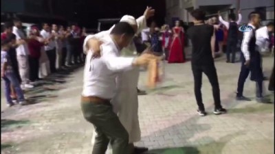 davetsiz misafir -  Davetsiz Suriyeli'den Türk düğününde göbek şov  Videosu