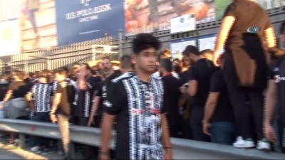 siyah beyaz - Beşiktaş taraftarı, Ülker Stadyumu'na geldi Videosu