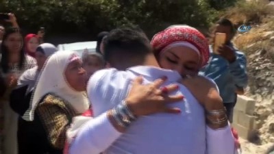 israil -  - Filistinli Anne 3 Yıl Hapse Mahkum Edilen Oğluna Kavuştu Videosu
