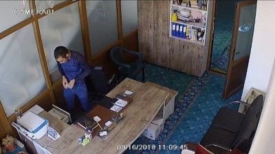 para hirsizligi -  İmam odasından ve yardım kasalarından para çalan hırsız yakalandı...Hırsızlık anları kamerada  Videosu