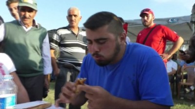  Pide yeme yarışmasında 10 dakikada 9 pide yedi 