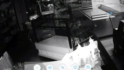 sadaka -  Sadaka kutusunu çalan hırsız tutuklandı... Hırsızlık anı kamerada Videosu