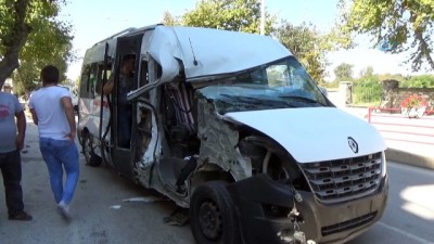 yolcu minibus -  Yalova’da yolcu minibüsü kamyonetle çarpıştı: 8 yaralı  Videosu
