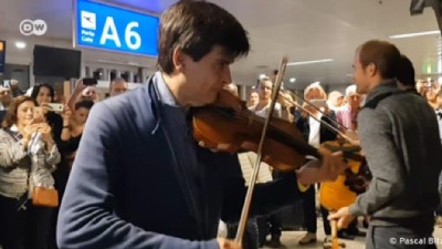 klasik muzik - Havalimanında Vivaldi keyfi  Videosu