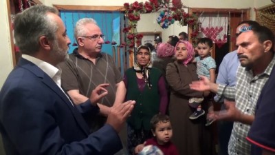 yasli kadin -  İnsafsız gelin, kaynanasını sokak ortasında böyle dövdü  Videosu