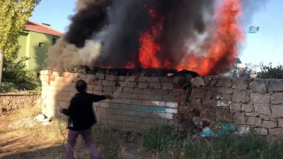 yangina mudahale -  Müstakil bir eve ait odunluk alev alev yandı  Videosu