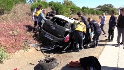 Ağır hasarlı araçtan yaralı olarak kurtuldu - EDİRNE