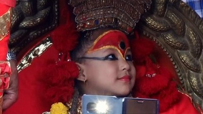 tanri - Nepal'in yaşayan tanrıçası Kumari Videosu