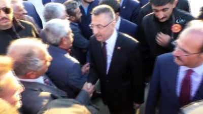  Cumhurbaşkanı Yardımcısı Oktay, Yozgat’ta esnafla buluştu