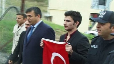 sinir ihlali -  Ermenistan'da tutuklanan Umut Ali Türkiye’ye getirildi  Videosu