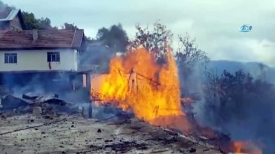  Kastamonu'da yangın...Köyde çıkan yangında 8 ev alevlere teslim oldu 