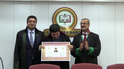 hukuk fakultesi - Önce doktor önlüğü sonra cübbe giydi - GAZİANTEP Videosu