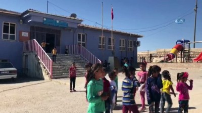 kirtasiye malzemesi -  Seyahatseverlerden köy okuluna anlamlı ziyaret  Videosu