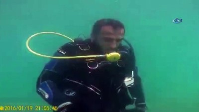  Van Gölü’nün derinliklerinde mangal yapıp, semaver çayı demlediler 