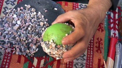 kucuk ev -  Atık cam ve taşları sanat eserine dönüştürüyor Videosu