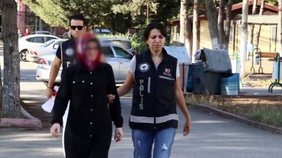 polis araci - FETÖ'nün kadın mahrem imamı babaevinde yakalandı - ADANA  Videosu