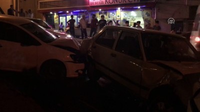 Freni tutmayan kamyonet park halindeki araçlara çarptı - ŞANLIURFA 