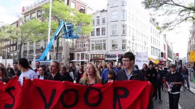 Hollanda'da öğrenciler bir üniversiteyi işgal etti - AMSTERDAM