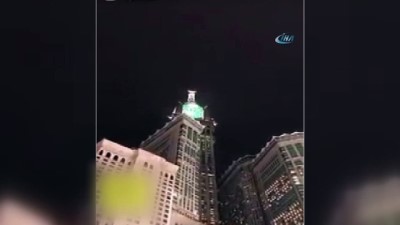 yildirim dustu - ) - Mekke’de 817 metre yükseklikteki Kraliyet Saat kulesine yıldırım düştü  Videosu