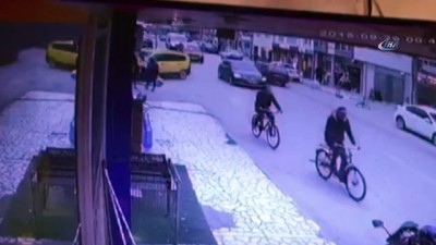  Motosiklet ile otomobil böyle çarpıştı