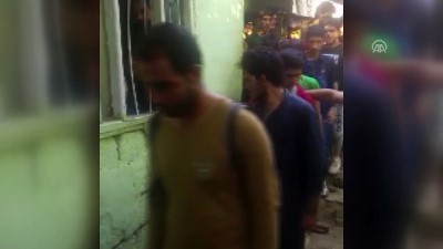 Van'da metruk evde 91 düzensiz göçmen yakalandı 