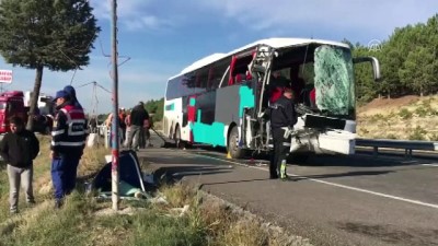yolcu otobusu - Yolcu otobüsü ile kamyon çarpıştı : 1 ölü, 25 yaralı - UŞAK  Videosu