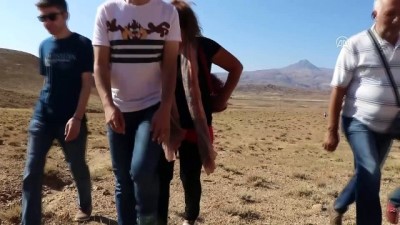 ziyaretciler - Iğdır'ın 'Gökkuşağı Tepeleri' - IĞDIR  Videosu