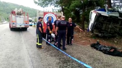 tur minibusu -  Kemer’de minibüs devrildi, 3 turist öldü Videosu