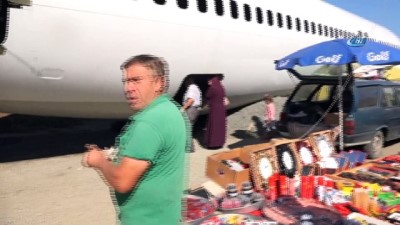 sigorta sirketi -  Trabzon’da pistten çıkan uçağı pazar yerinde gören pazarcılar ne yapacağını şaşırdı  Videosu