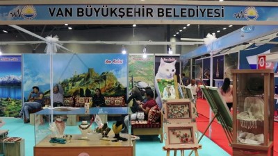 ziyaretciler -  Turizm fuarında Van Büyükşehir Belediyesinin standı büyük ilgi gördü Videosu