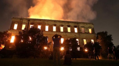 Brezilya'daki yangında 200 yıllık tarih yok oldu 