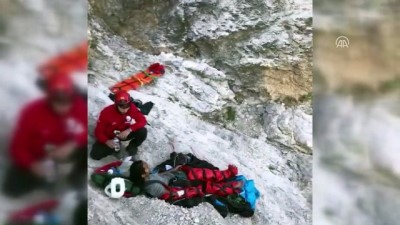 parasutle atlayis - Kayalıklara düşen paraşütçü 20 saat sonra kurtarıldı - KAYSERİ Videosu