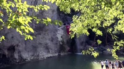 Şehitler için zirveye tırmanıp kanyonda yürüdüler - KASTAMONU