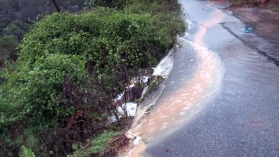  Beykoz’da sağanak yağış, su baskınlarına neden oldu 
