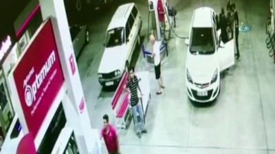 petrol ofisi -  Çocukların telefonlarını gasp eden şahıslar polisten kaçamadı...Hırsızların yakalanma anı kamerada  Videosu
