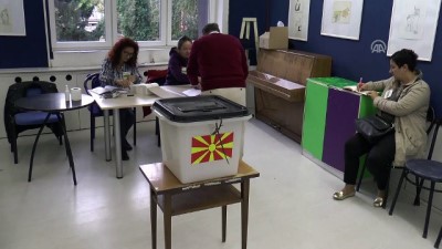 Makedonyalı seçmenler referandum için sandık başında - ÜSKÜP 