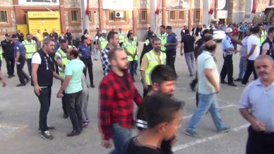 takim otobusu - Tokatspor - Fethiyesor maçı sonrası taraftarlarla oyuncular tartıştı Videosu