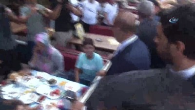  Dışişleri Bakanı Çavuşoğlu, Yunan mevkidaşı ile İzmir sokaklarında