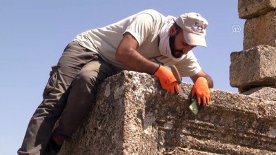 strateji - Zerzevan Kalesi'nde bin 700 yıllık kaya mezarlığı bulundu - DİYARBAKIR  Videosu