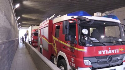 Çay yüklü tır köprüye sıkıştı - ANKARA 