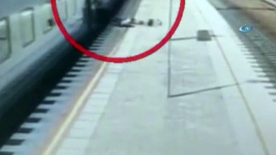  - Kondüktör Yolcuyu Hareket Halindeki Trenden Attı 