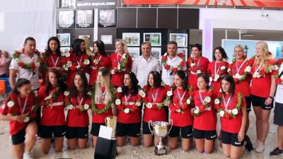 hentbol - Muratpaşa Belediyespor Kadın Hentbol takımı için kutlama - ANTALYA Videosu