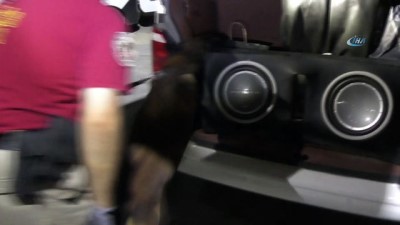  Pul biberli, salçalı, kahveli esrar sevkiyatına polis engeli 