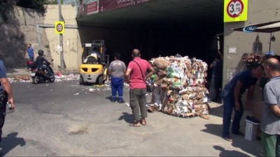atik kagit - Bayrampaşa’da atık kağıt taşıyan kamyon alt geçide takıldı  Videosu