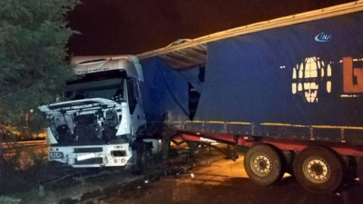 guzergah -  Samsun'da tır bariyerlere çarptı: 1 yaralı  Videosu