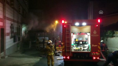 saglik ekibi - Sultanbeyli'de yangın - İSTANBUL  Videosu