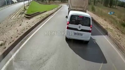 kamyon soforu -  Trafikte sürücüsüyle tartıştığı araca geri geri giderek böyle çarptı  Videosu