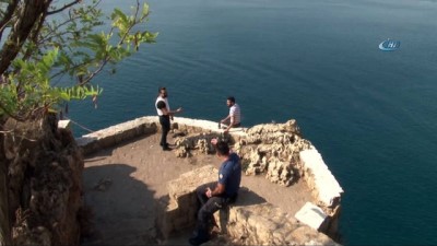 intihar girisimi -  Antalya'da falezlerde silahlı intihar girişimi  Videosu
