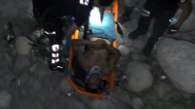 saglik ekibi -  Dere yatağına düşen genç, vinç yardımıyla kurtarıldı  Videosu