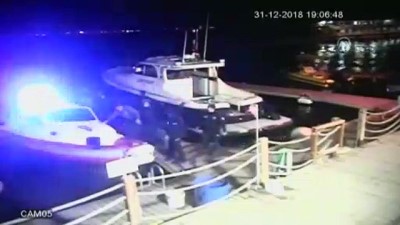 genc kiz - Denize düşen genç kızı deniz polisi kurtardı - İZMİR  Videosu